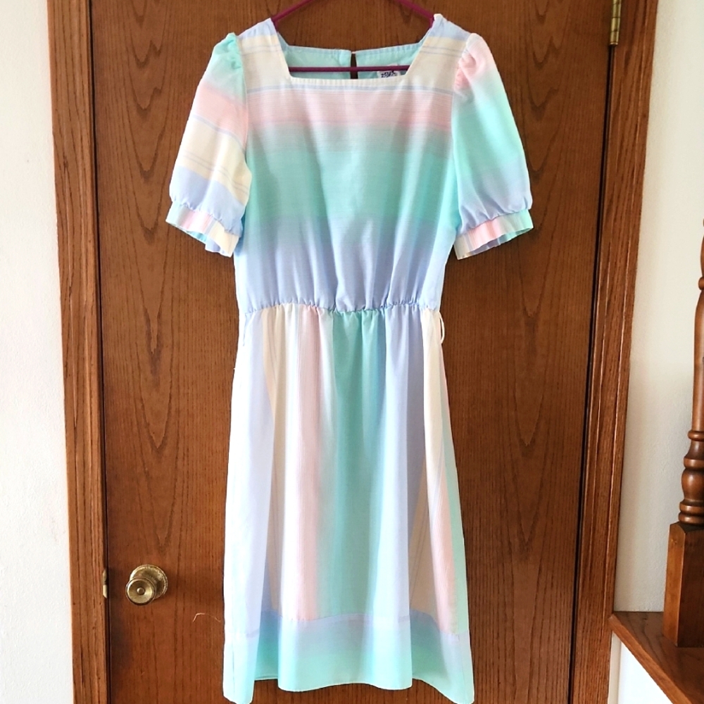 Vintage Mrs Oops pastel dress; bux 36"; waist 28"; appr Size 8/10